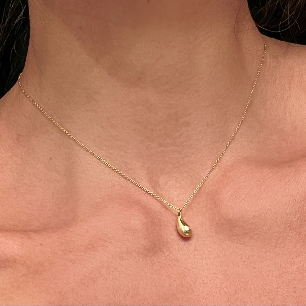 Tiffany & Co. Elsa Peretti® Teardrop Pendant Necklace in 18k Yellow Gold - Picture 2 of 9